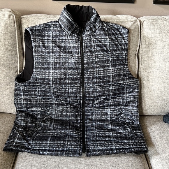 Solaris black/ black/gray reversible vest.  Size XL - Picture 3 of 7